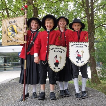 Kinder_Standarte_Taferl